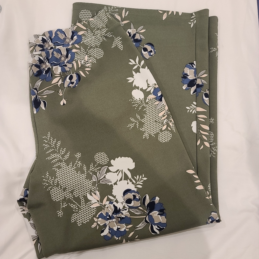 Ladies size L wide leg floral print pants